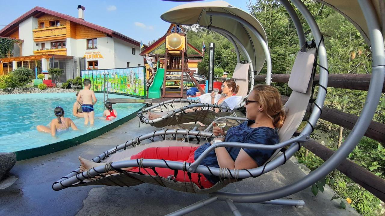 Rodinne Apartmany Alpinka オシュチュニツァ エクステリア 写真