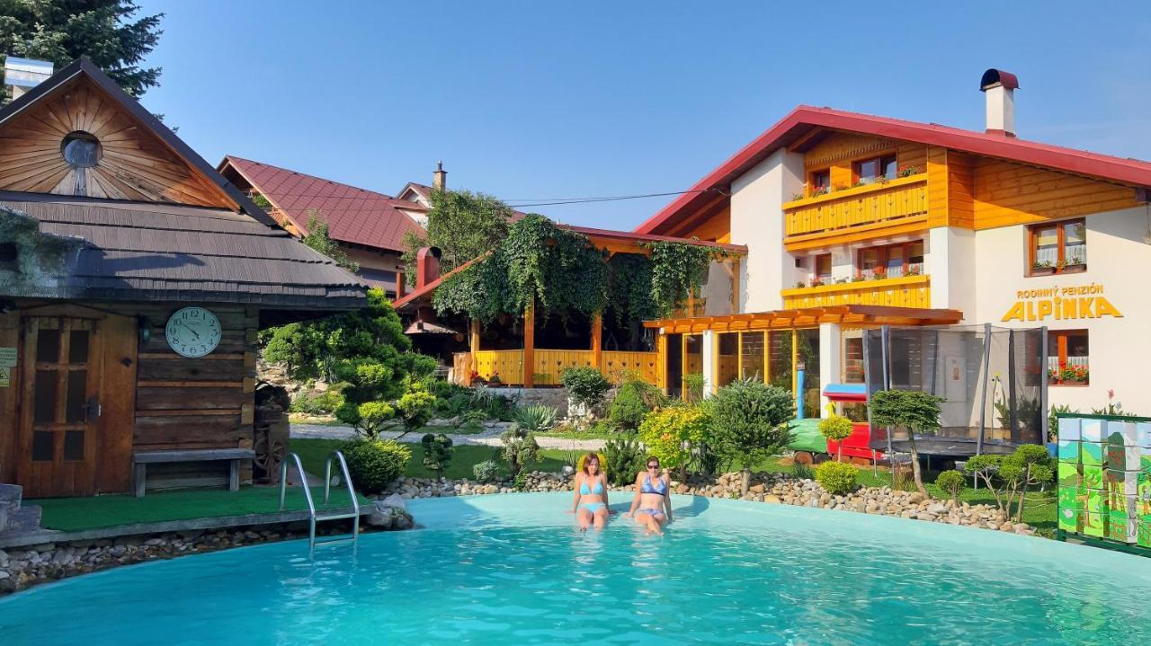 Rodinne Apartmany Alpinka オシュチュニツァ エクステリア 写真